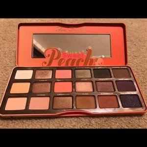 Too faced sweet peach eyeshadow